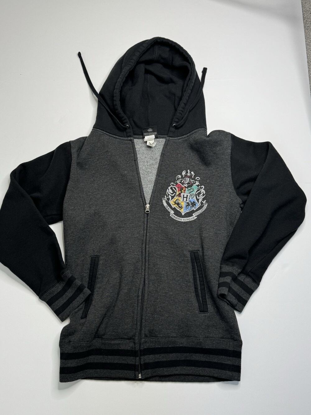 Harry Potter Universal Studio Hooded Jacket Gray And Black Small Hogwarts Crest